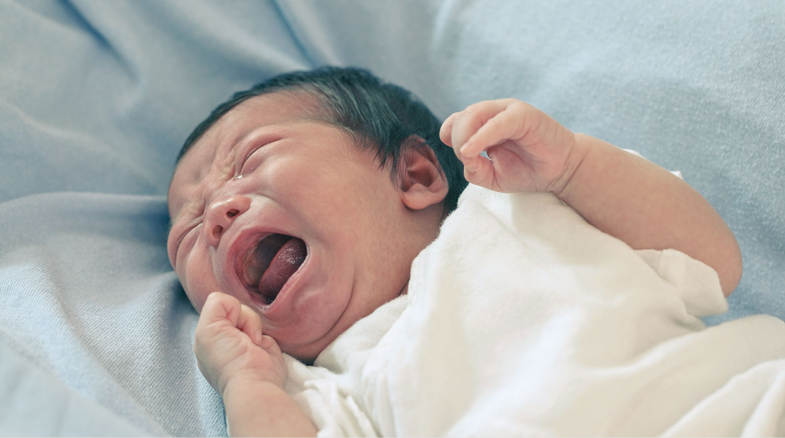 Nahaufnahme: ein schreiendes Baby.