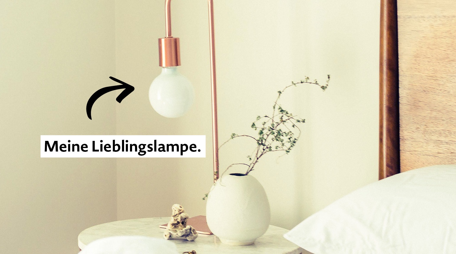 Bild: Eine modische Nachttischlampe. Text: „Meine Lieblingslampe.“ 